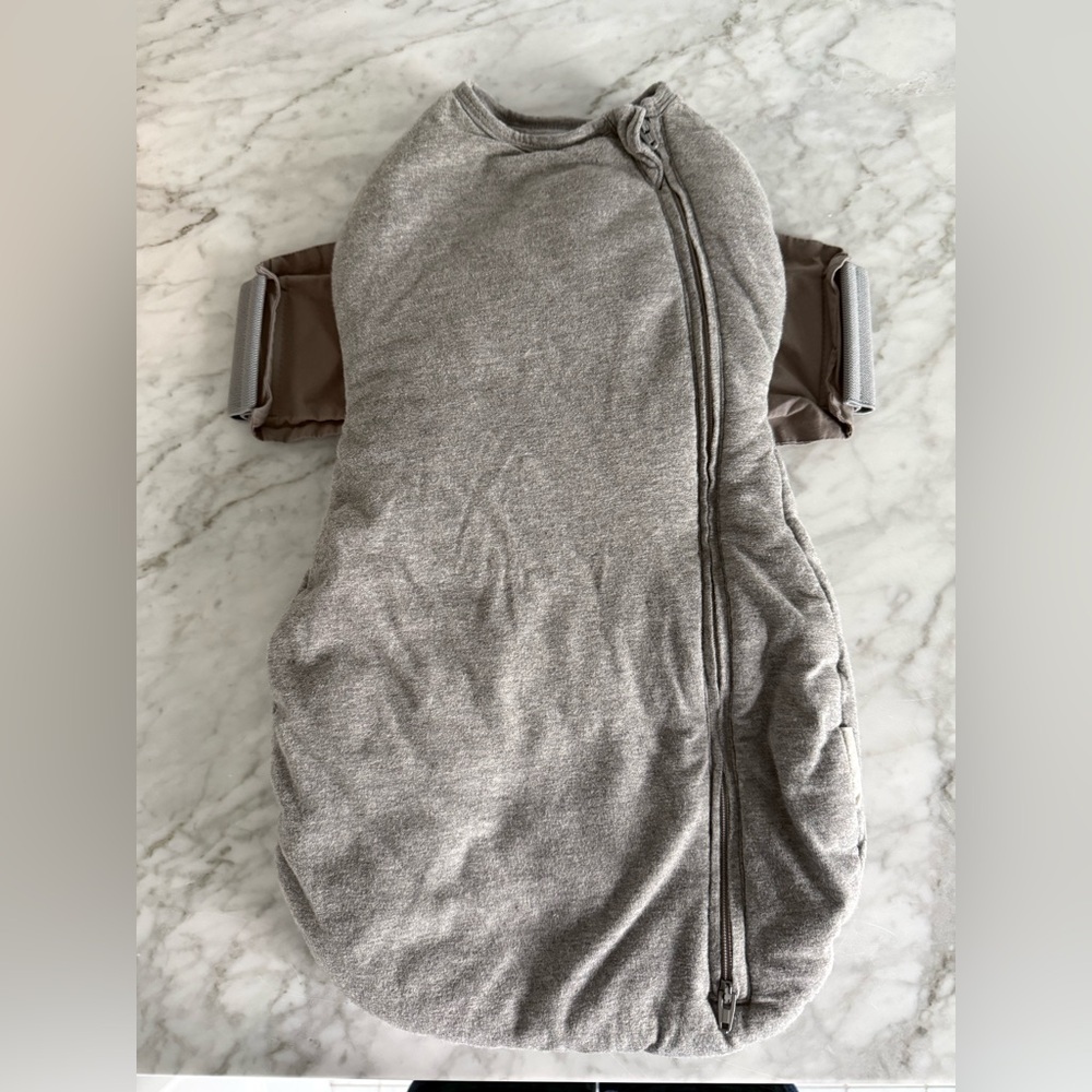 Happiest Baby SNOO Sleepea SMALL Gray Comforter Sleep Sack Swaddle